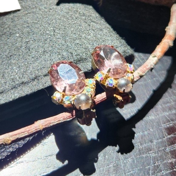 Vintage 50s Clip-On Earrings Signed Garne lg Lavender Rhinestone Gold-Tone Rare - Picture 8 of 8